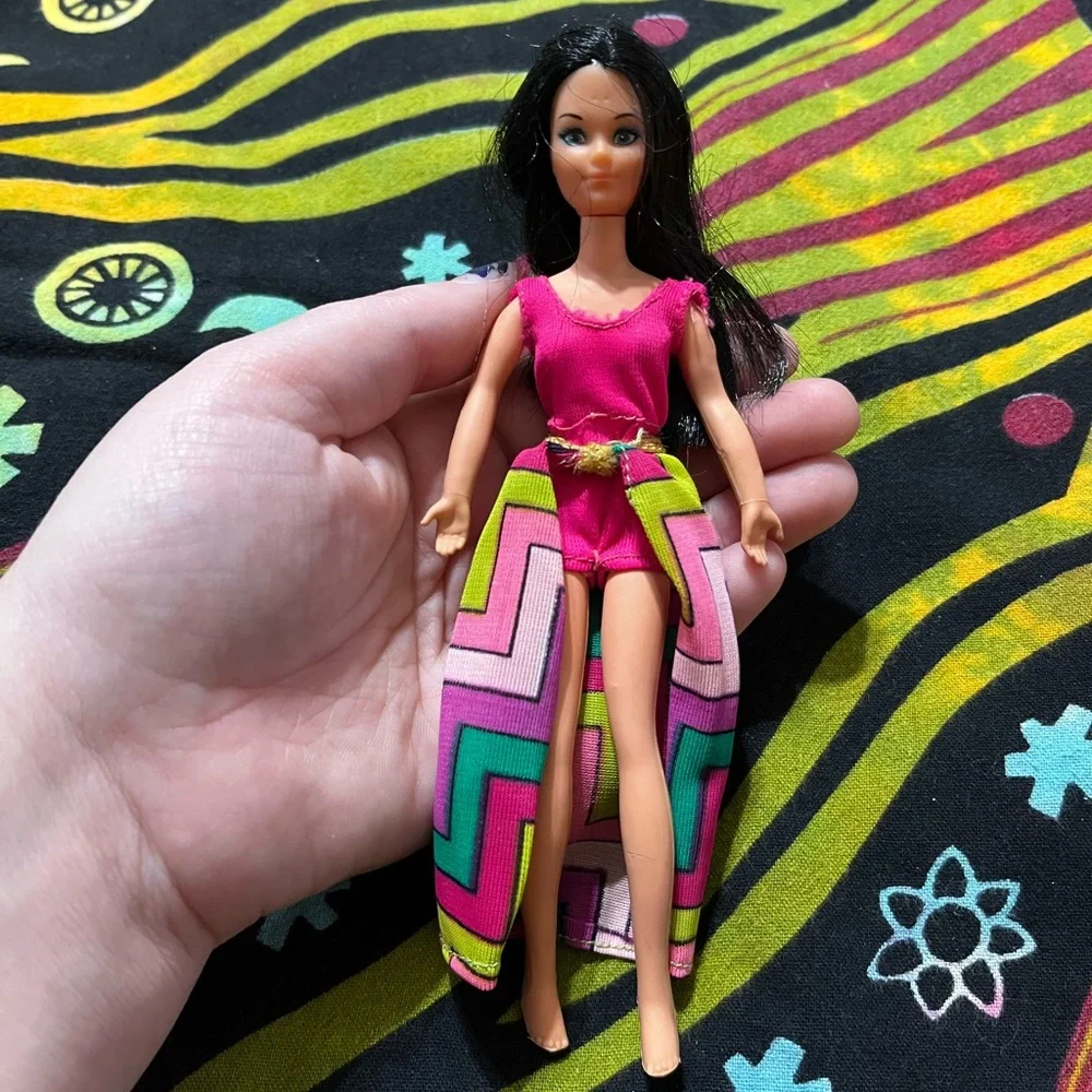 Vintage 1970’s Mattel Rock Flowers RARE Iris Black Hair 6 1/2” Fashion Doll